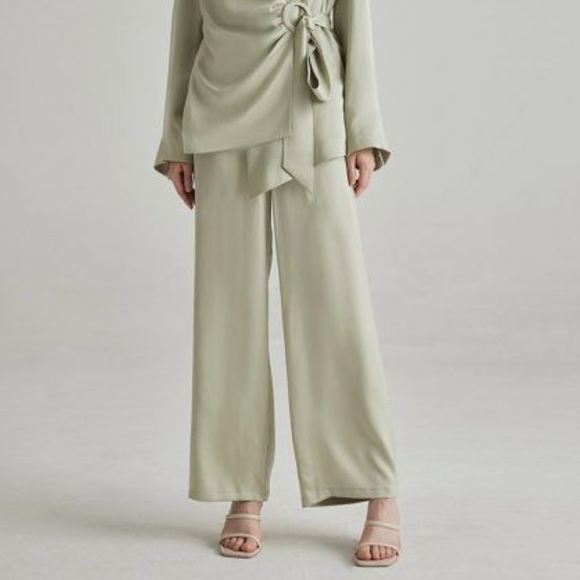 Elegant Women's High-Waisted Pants in Gray - Picture 6 of 6